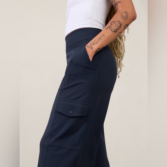 NWOT-Athleta Navy Venice Cargo Wide Leg Pant, Small - Picture 5 of 12